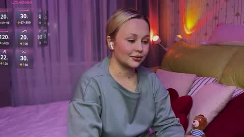 Estella online show from February 19, 5:01 pm