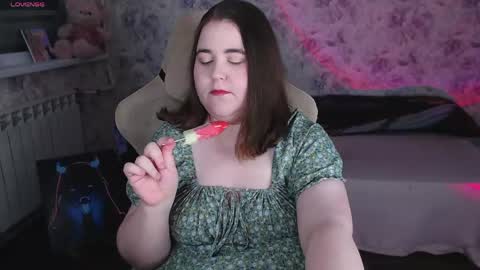 estelle_hicks online show from June 1, 7:04 pm