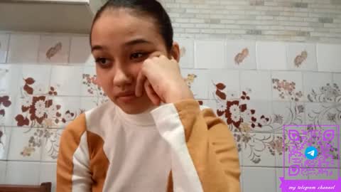 estellekirbo online show from March 1, 1:55 pm