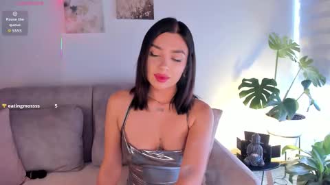 Snapshot of estercollins_ chatting on October 21, 7:51 pm Is secret online show from October 21, 7:51 pm