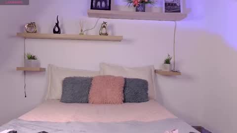 Estrella online show from November 26, 3:07 am