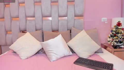 Estrella online show from November 24, 1:51 am