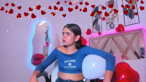 Estrella  online show from February 14, 6:32 pm