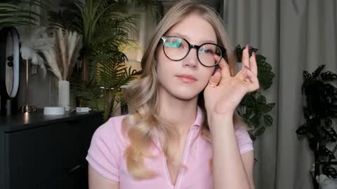 Natalie online show from September 25, 5:50 am