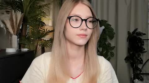 Natalie online show from September 18, 5:39 am