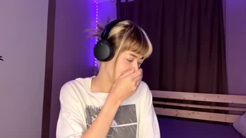 Emily online show from November 24, 1:02 pm