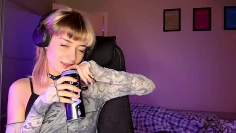 Emily online show from November 22, 8:06 am