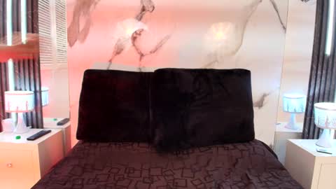 E V A online show from September 24, 9:58 pm