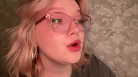 eva_kittenn online show from September 15, 4:25 pm