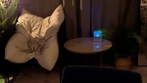 Eva online show from November 19, 4:51 pm