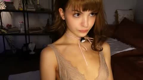 Hello my name is Eva its my first day here online show from October 16, 6:27 am