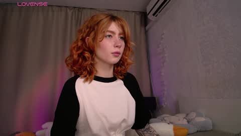 Snapshot of evaa_moonn_ chatting on November 1, 6:50 am Eva online show from November 1, 6:50 am