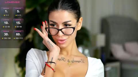 Eva  online show from November 8, 7:35 am