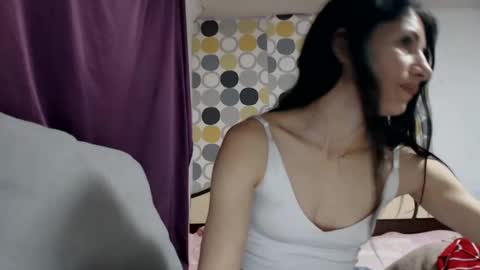 Snapshot of evacrisxxx chatting on February 6, 3:37 am hornycrissyyourlove online show from February 6, 3:37 am