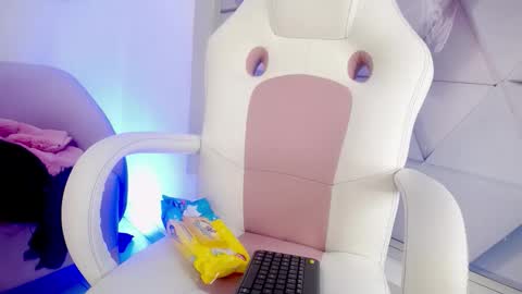 EVA GODDESS  online show from November 3, 10:03 pm