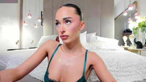 Eva K online show from February 25, 5:39 am