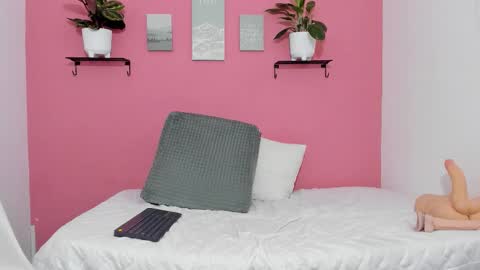 evapalmer_1 online show from September 25, 12:48 pm