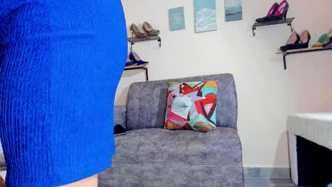 evapalmer_1 online show from February 3, 9:36 am