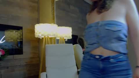 EveHamilton online show from February 6, 8:34 pm