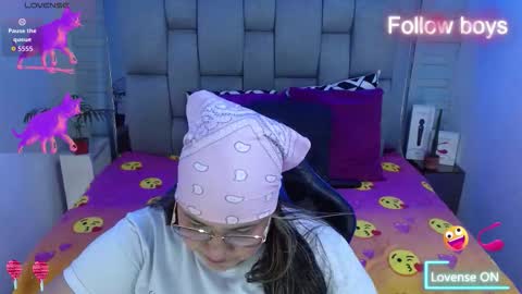 evelin zaens online show from December 14, 4:51 am