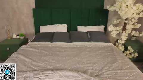 Evelina online show from April 30, 1:11 am