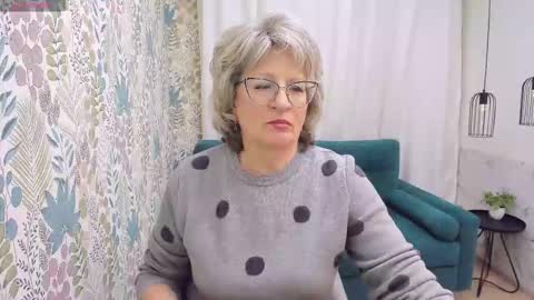 Evelyn online show from February 2, 5:06 am