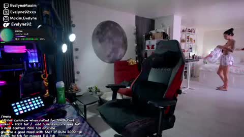 Evelyne online show from July 9, 10:33 pm