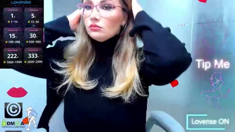 evelyne_rose online show from March 19, 6:18 am
