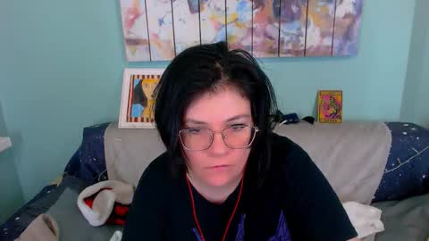 Everly online show from February 3, 2:53 am