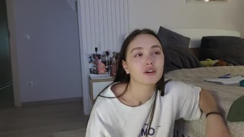 evi_woow online show from April 10, 11:33 pm