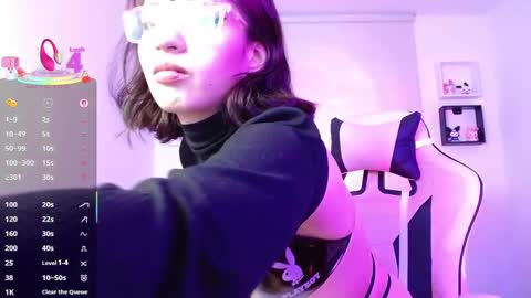 Evie Cloud online show from February 19, 2:01 am