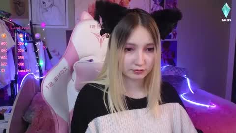 Evie online show from December 12, 8:53 pm