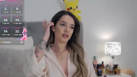 Evie online show from February 15, 9:39 pm