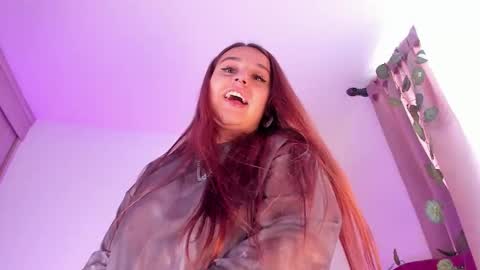 Snapshot of evy_orange1 chatting on February 6, 3:41 pm EVY online show from February 6, 3:41 pm