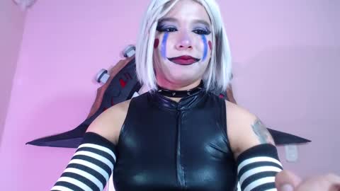 Im Evy online show from October 4, 11:20 pm