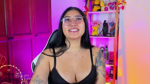 Snapshot of eymy_hadid_ chatting on October 22, 12:59 am Emily online show from October 22, 12:59 am