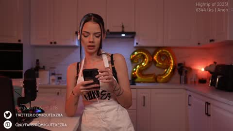 Snapshot of ezra chatting on February 8, 9:46 pm Ezra online show from February 8, 9:46 pm