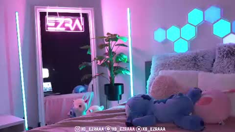 Ezra online show from July 6, 8:22 pm