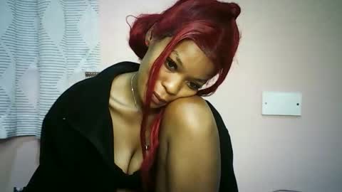 faizah_ online show from April 23, 2:52 am