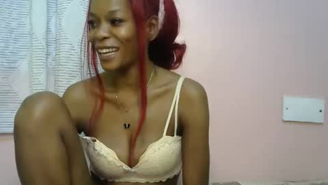 faizah_ online show from April 16, 8:52 pm