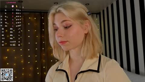 Emilia online show from December 17, 4:05 am