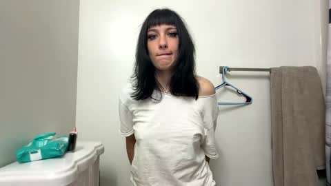 Lilly online show from November 26, 3:18 am