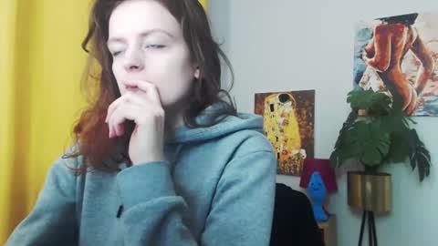 Snapshot of fancynadine chatting on December 4, 6:22 am Nadine online show from December 4, 6:22 am