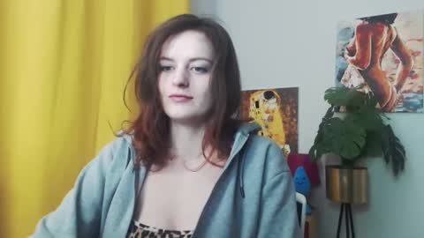 Snapshot of fancynadine chatting on December 18, 6:21 am Nadine online show from December 18, 6:21 am