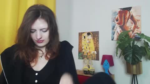 Snapshot of fancynadine chatting on February 25, 6:25 am Nadine online show from February 25, 6:25 am