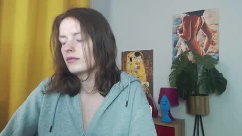 Snapshot of fancynadine chatting on October 8, 5:01 am Nadine online show from October 8, 5:01 am