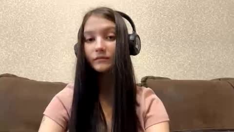 Snapshot of faustinabartosh chatting on October 24, 7:48 am Aurora 18yo online show from October 24, 7:48 am