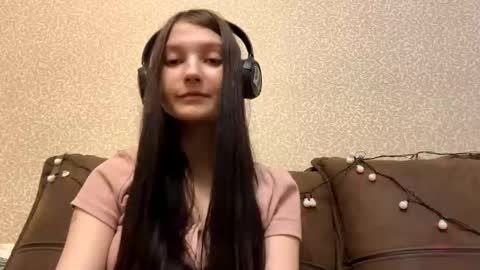 Aurora 18yo online show from December 18, 9:14 am