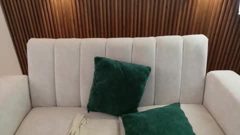 Feelena online show from February 4, 6:33 pm