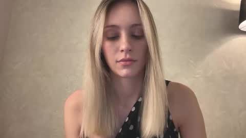 Lisa online show from November 20, 8:59 am